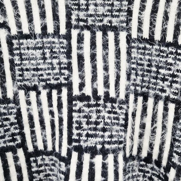 XXI Black & White Fuzzy Knit Geometric Pattern Pullover Sweater Women's Size S - Picture 3 of 5